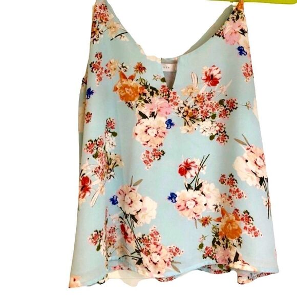 ✨ HP✨Lush
Keyhole Floral Woven Tank Top✨ - Picture 7 of 8